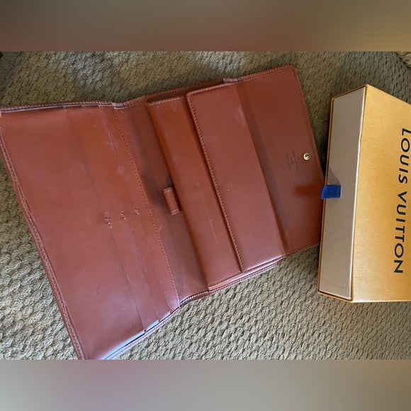 Louis Vuitton Epi Leather long wallet with the LV Box - cognac w/ snap closure - Picture 12 of 13